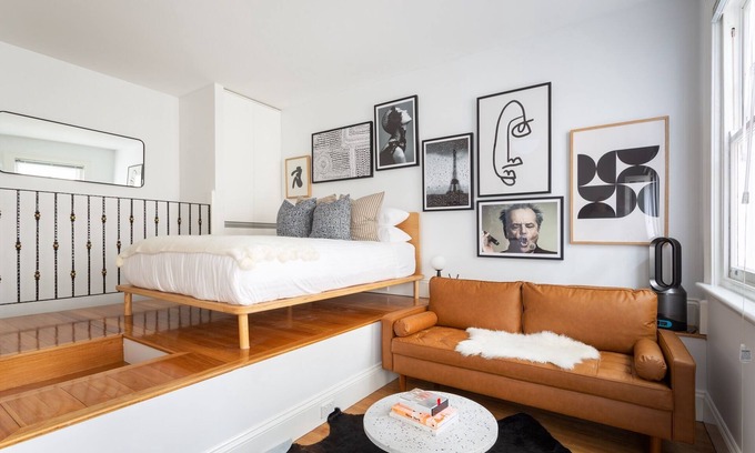 Lewisham Apartment | Historic Art-filled Studio Close to Transport