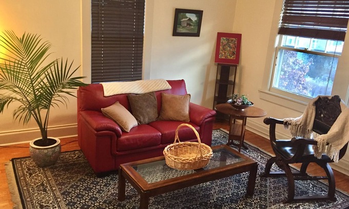 Martha Jefferson House | Historic Beauty and Walkable to Everywhere