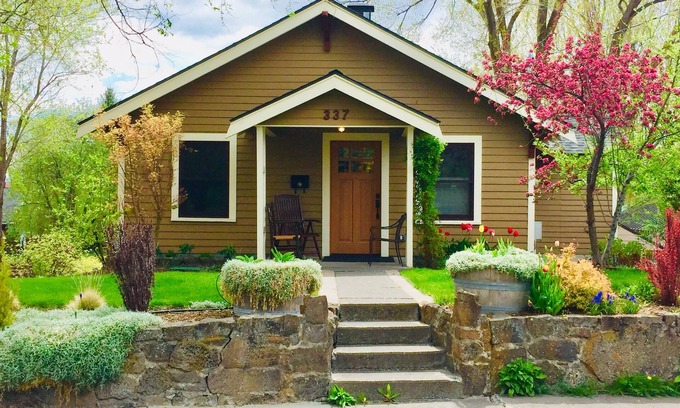 Old Bend House | Historic Belle Millhouse in Bend, OR. Walk to Downtown.vrbo
