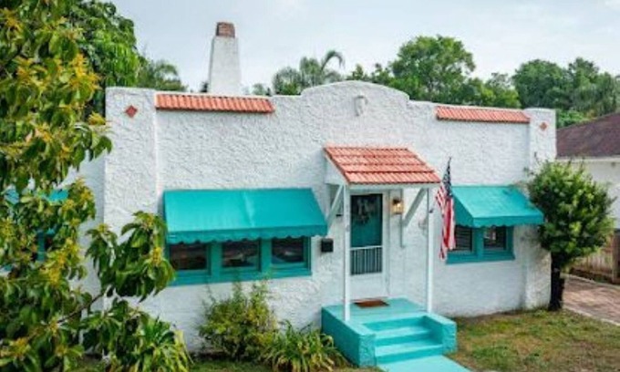 Cocoa House | Historic Boho Bungalow-Walk to Cocoa Village