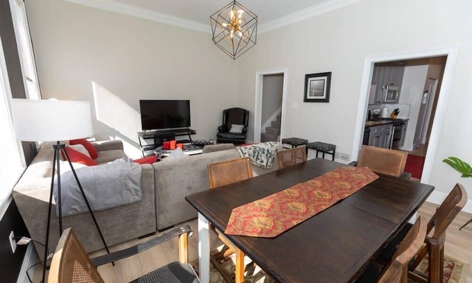 Manchester Apartment | Historic Brownstone Loft-Walk to Casino & Stadiums