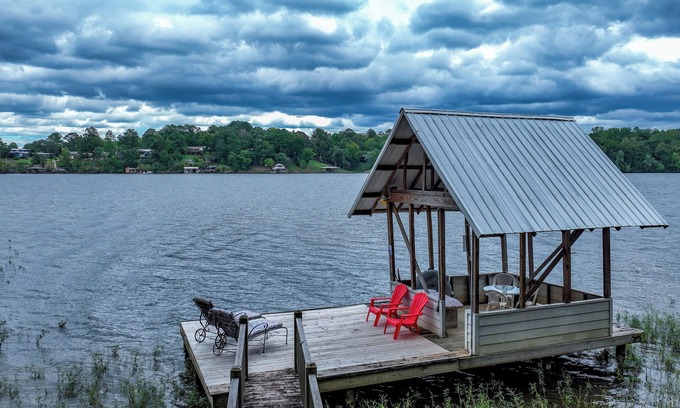 Northport House | Historic Buzzard Roost on the Lake - Stay on Lake Tuscaloosa!