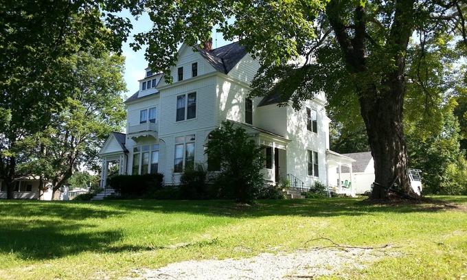 Pownal House | Historic c.1880 Victorian MA/VT border near Williams College MassMoCA Freshgrass