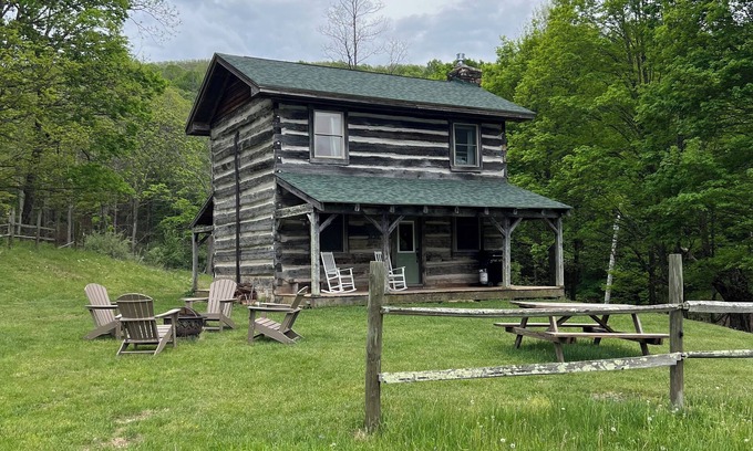 Pearisburg Cabin | Historic Cabin in the Blue Ridge Mountains