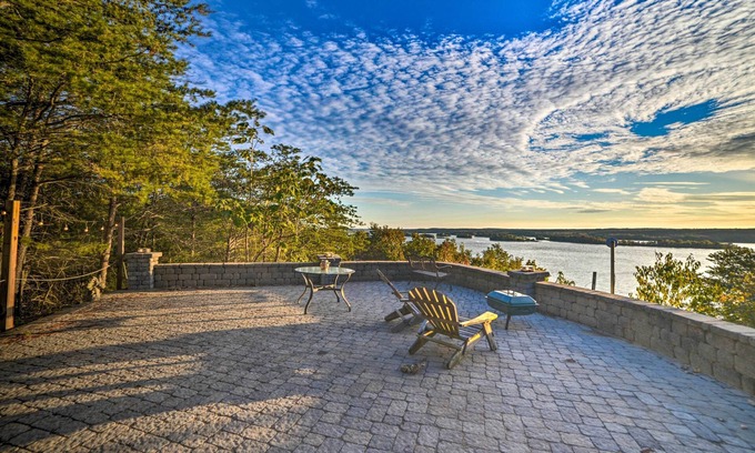 Waverly House | Historic Cabin w/Stunning Kentucky Lake View