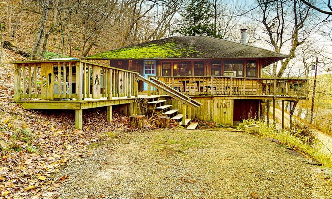 Eureka Springs Cabin | Historic cabin with Lake Lucerne views, wraparound deck & woodstove- by downtown