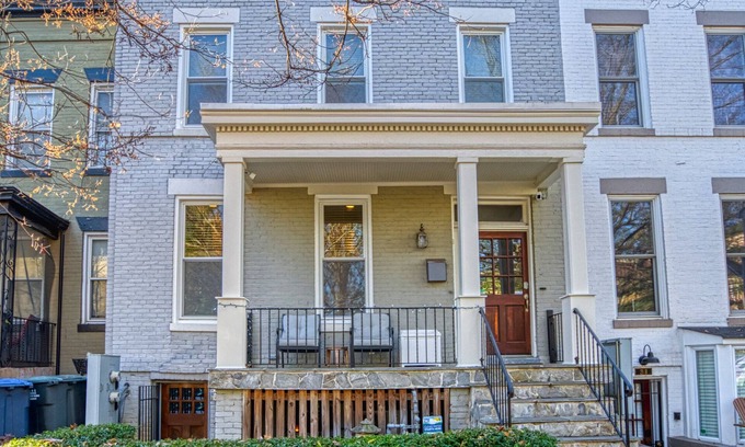 Kingman Park House | Historic Capitol Hill home near restaurants, shops, public transit, and parks!