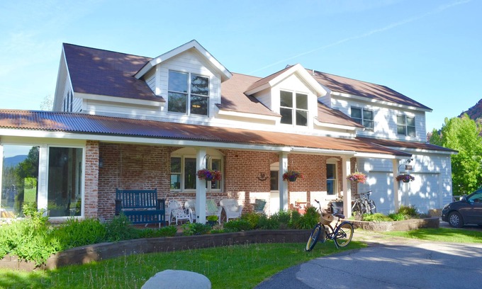 Carbondale Apartment | Historic Carbondale Schoolhouse/Luxury Apartment