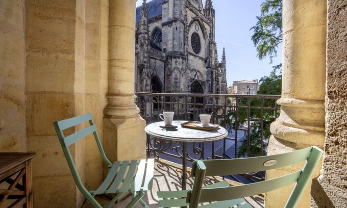 Saint-Michel Apartment | Historic center, air-conditioned with terrace