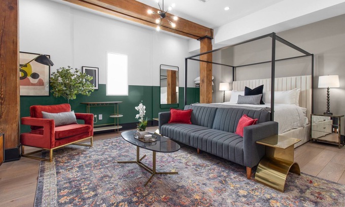 Arts/Warehouse District Hotel | Historic Charm with Modern Luxuries – Rooftop Pool Gym Gameroom Luggage Lockers 24/7 Staff