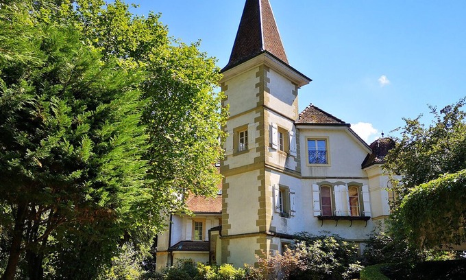 Cressier House | Historic Chateau Provides a Beautiful Wedding Venue in the Swiss Countryside