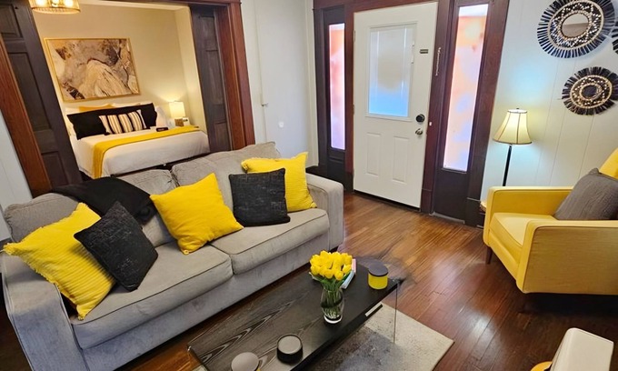 Huntington Apartment | Historic & Chic apartment by Arena, University, Hospital - Dog Friendly