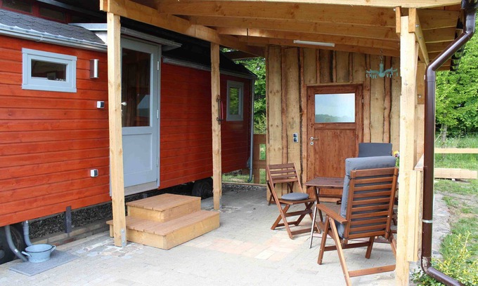 Ehmkendorf Cabin | Historic circus wagon in idyllic landscape and tranquility