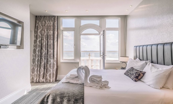 Westcliff-on-Sea Hotel | Historic Cliffside Stay w/Sea Views – Near Beach & Attractions