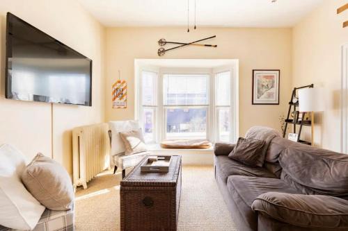 Ellicottville Apartment | HISTORIC COMFY CONDO- Heart of Ellicottville, Self Checkin