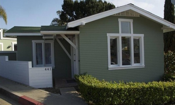 Laguna Beach Cottage | Historic Cottage 2 blocks to Beach & Town