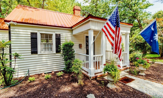 Aiken Cottage | Historic Cottage - At Hopelands Gardens close to Hitchcock Woods (Remodeled)