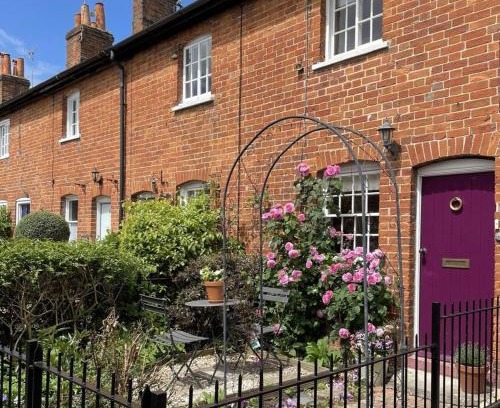 Farnham Apartment | Historic Cottage in Heart of Farnham nr the Castle