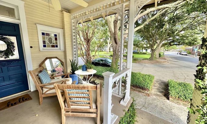 Historic District - North House | Historic Cottage on Greene Square – Walk to River Street, Downtown Savannah,SCAD