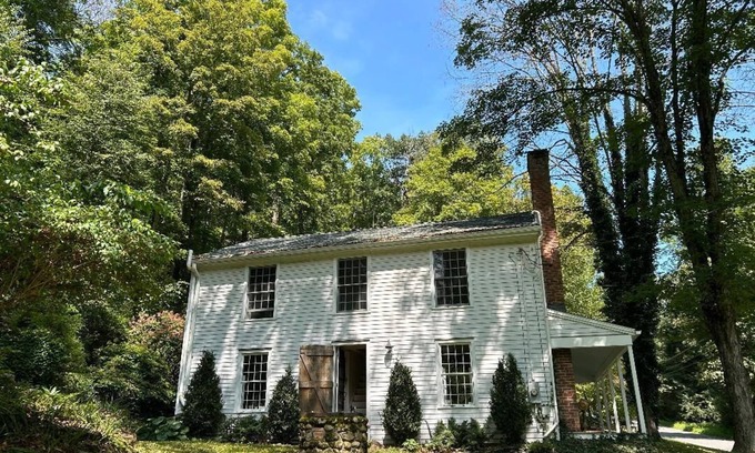 Woodbury House | Historic Country Retreat in Litchfield County