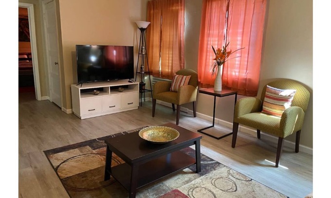 Valdosta House | Historic Cozy Apartment near Hospital & VSU -SF