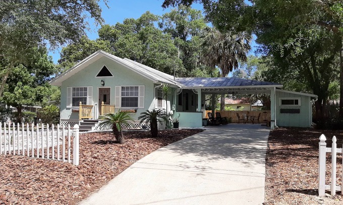 Mount Dora House | Historic "Cozy Bungalow" in the heart of Mt. Dora! Pet Friendly.