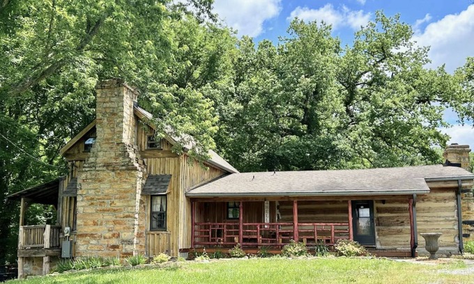Arrington Cabin | Historic Creekside Cabin at Arrington Reserve