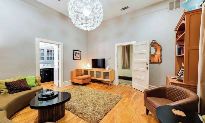 Decatur Apartment | Historic Decatur Apt w/City Square Views