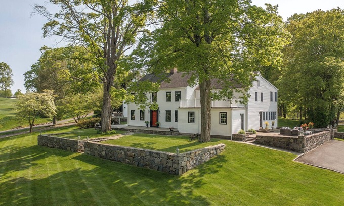 Easton House | Historic Designer City Getaway