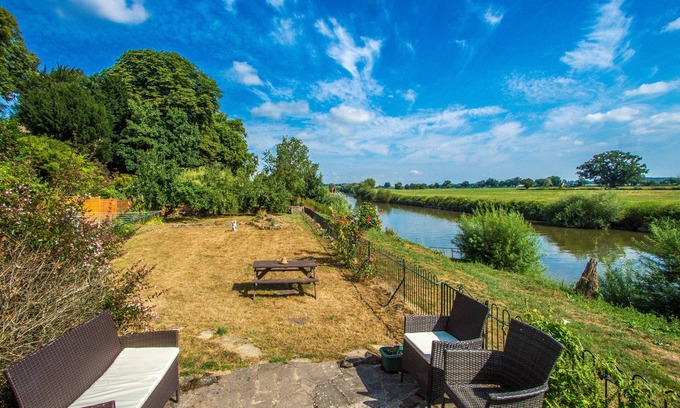 Severn Stoke Cottage | Historic detached cottage, on the banks of the River Severn Nr Upton & Malvern