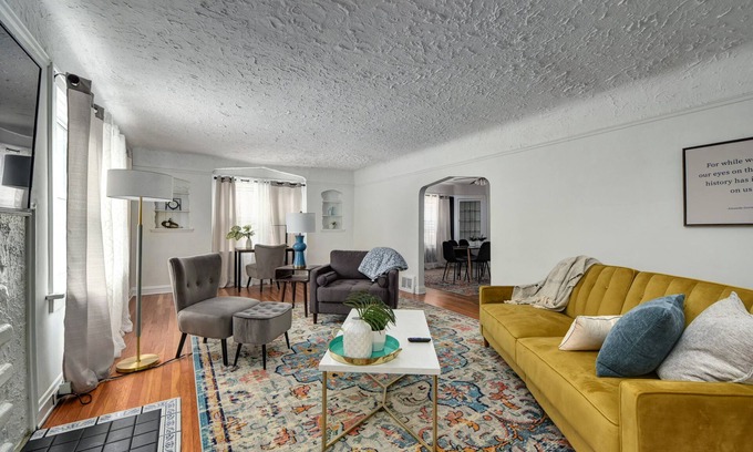 Shaker Heights Apartment | Historic District 2BR on 1st Floor near Cleveland Clinic ~ Family Friendly ~Safe