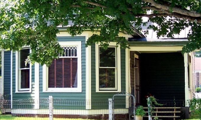 Abingdon Cottage | Historic District - Entire house- 4 Blocks from Creeper Trail & restaurants