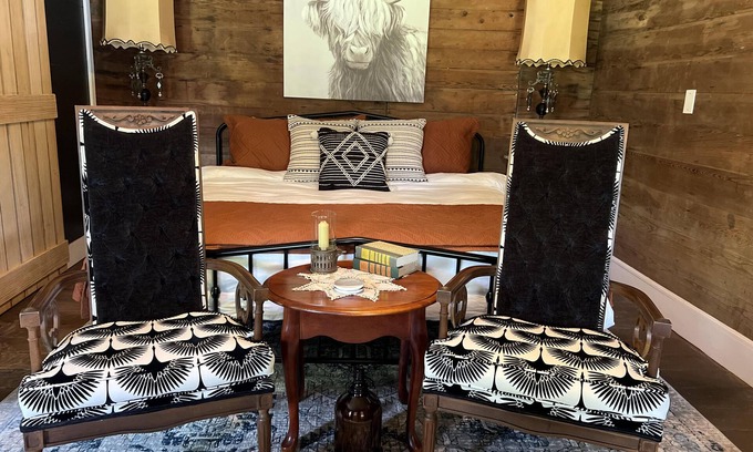 Washington Cabin | Historic Dog-Trot cabin huge porch Farm-stay