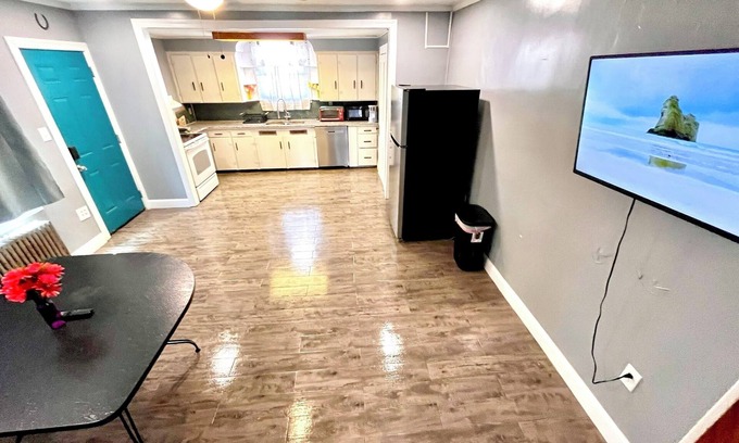 Beaver Meadows Apartment | Historic Downtown Beaver Meadows l 3 bd 4 sofa bd w Dishwasher Laundry & Kureg