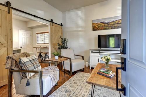 Central Colorado Springs House | Historic Downtown Trails & Park