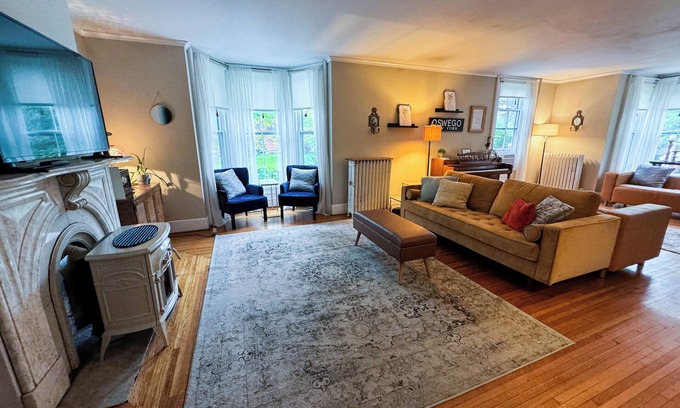 Oswego House | Historic Downtown 6BR Home + Walk to River, Lake & Dining
