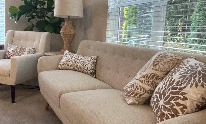 Albany Apartment | Historic downtown Albany, and peaceful river walks await your enjoyment