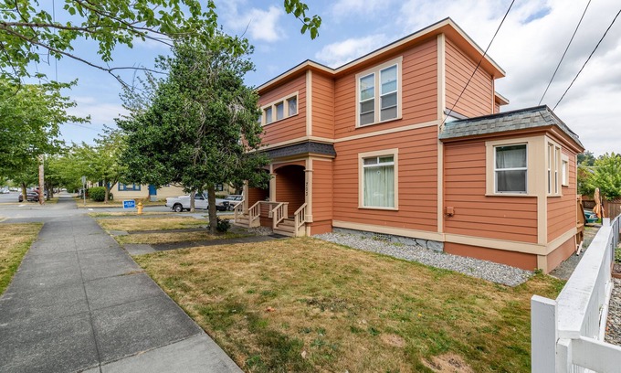 Anacortes Apartment | Historic Downtown Anacortes One Bedroom Apartment