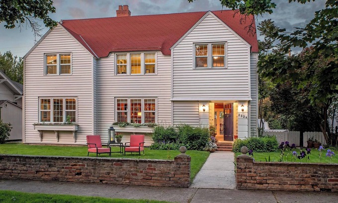 Baker City House | Historic Downtown Baker City Home with firepit, walk everywhere!.