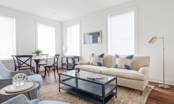 West Main Historic District Apartment | Historic Downtown flat with amazing River views! Hosted by Stay@713