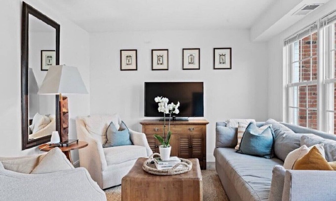 Leesburg House | Historic Downtown Leesburg Townhome
