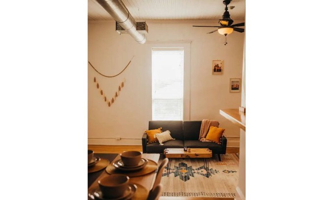 Waxahachie House | Historic Downtown Loft: King bed, FREE parking