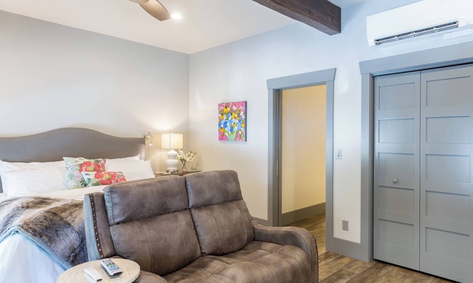 Roseburg Apartment | Historic Downtown Luxurious Apartment Only Steps Away from Local Restaurants