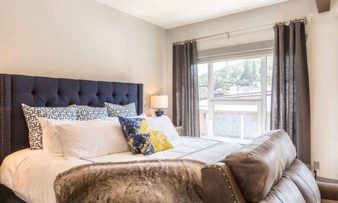 Roseburg Apartment | Historic Downtown Luxurious Apartment Only Steps Away from Local Restaurants