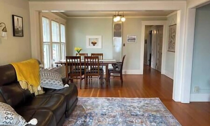 Astoria Apartment | Historic Downtown Riverview Flat, No. 4