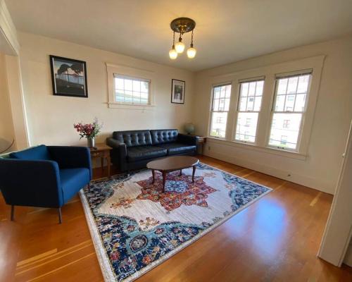 Astoria Apartment | Historic Downtown Riverview Flat, No 3
