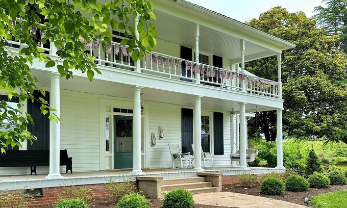 Red House House | Historic estate with scenic views, close to Lynchburg & Appomattox