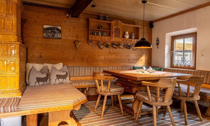 Glatzham House | Historic farmhouse: 200 years old meets new