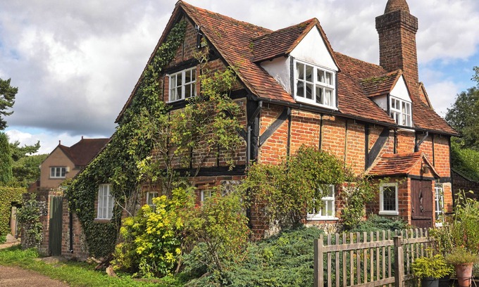 Fingest Cottage | Historic Fairytale Cottage with 21stCentury Luxury