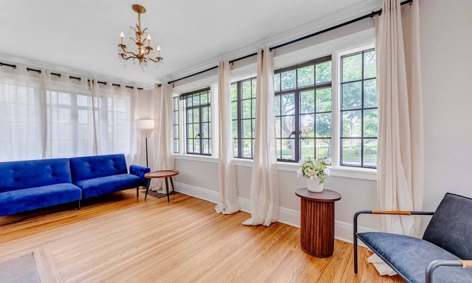 Niagara County House | Historic Falls Gem-Arcade projector office 1Kmbps